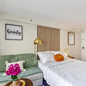 Aparthotel Bright & Cozy Unit With Balcony!, Honolulu